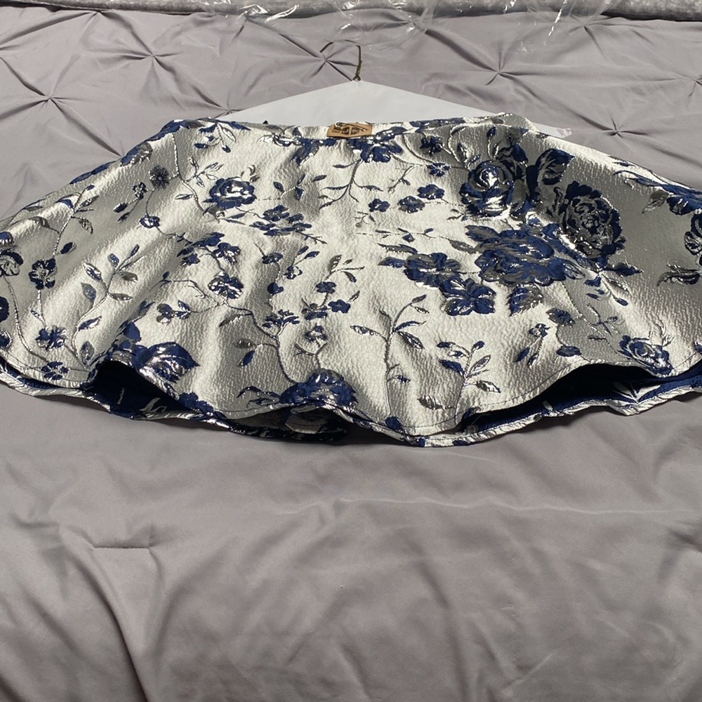 Two Piece - Picture 4 of 4